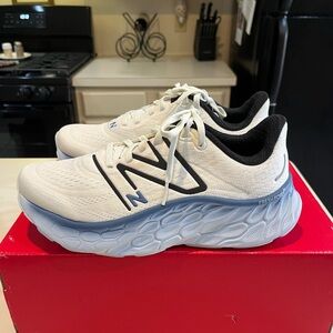 Men’s Fresh Foam X More v4 Size 7D (medium)